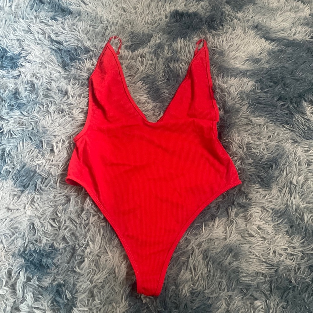 BRAND: Shekini // SIZE: XL // COLOR: Red